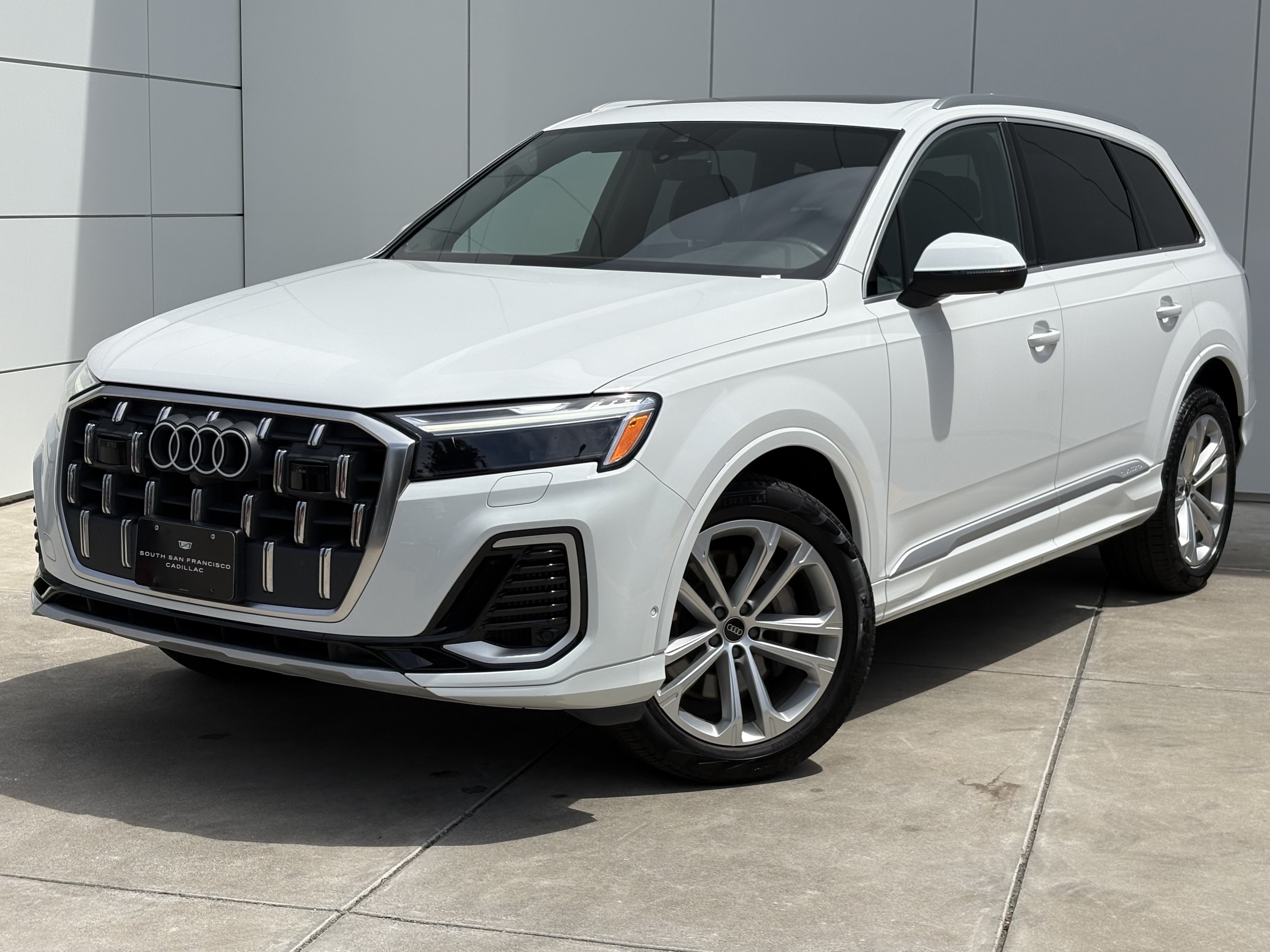 Used 2025 Audi Q7 3.0T Premium Plus AWD/4WD image 2