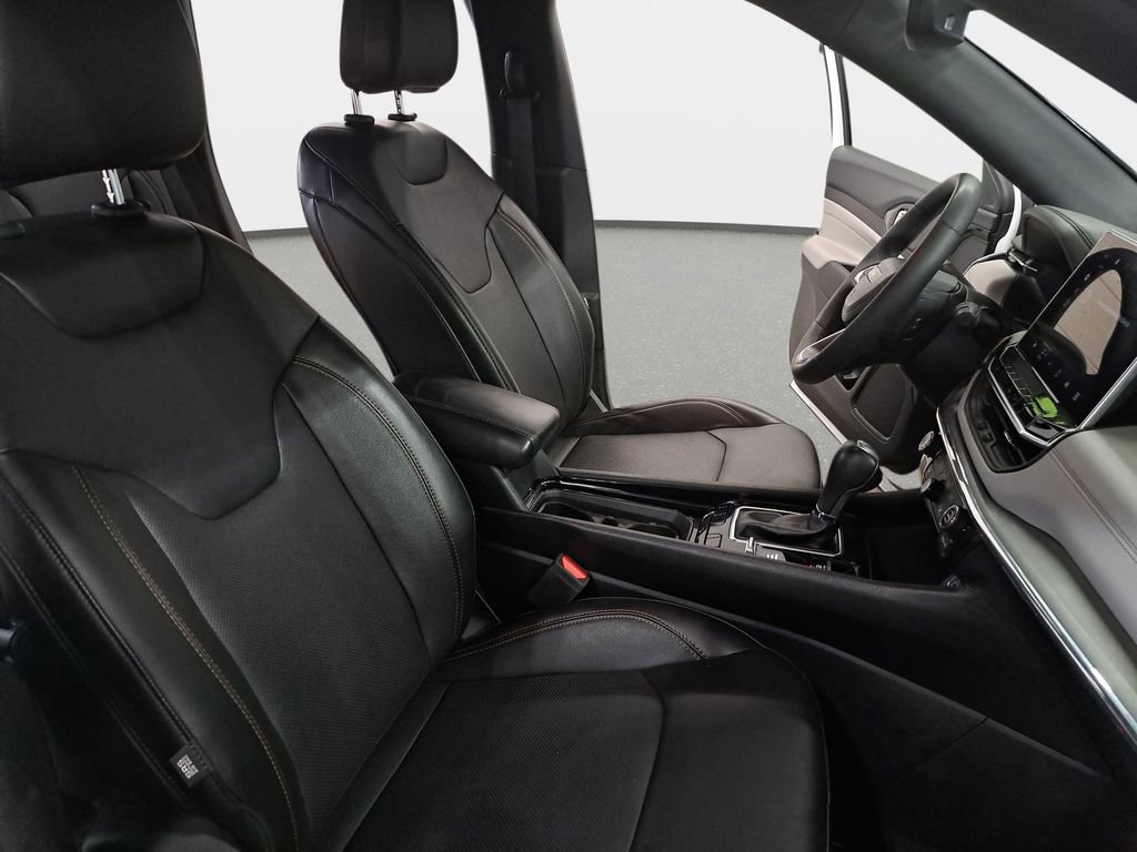 Used 2023 Jeep Compass Limited AWD/4WD image 11