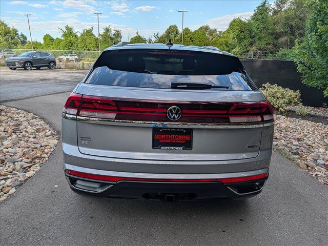 Certified 2024 Volkswagen Atlas Cross Sport SE AWD/4WD image 4
