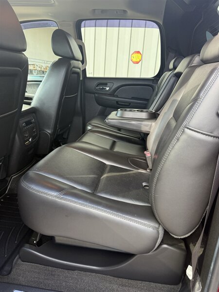 Used 2009 Chevrolet Avalanche LTZ AWD/4WD image 32