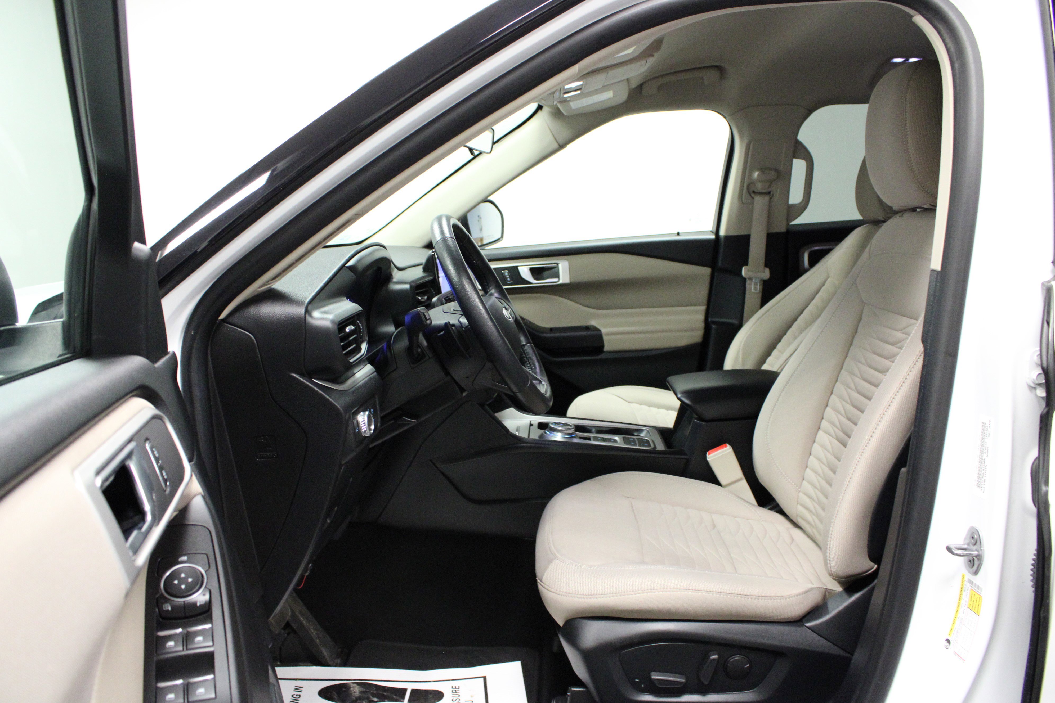 Used 2020 Ford Explorer XLT image 12