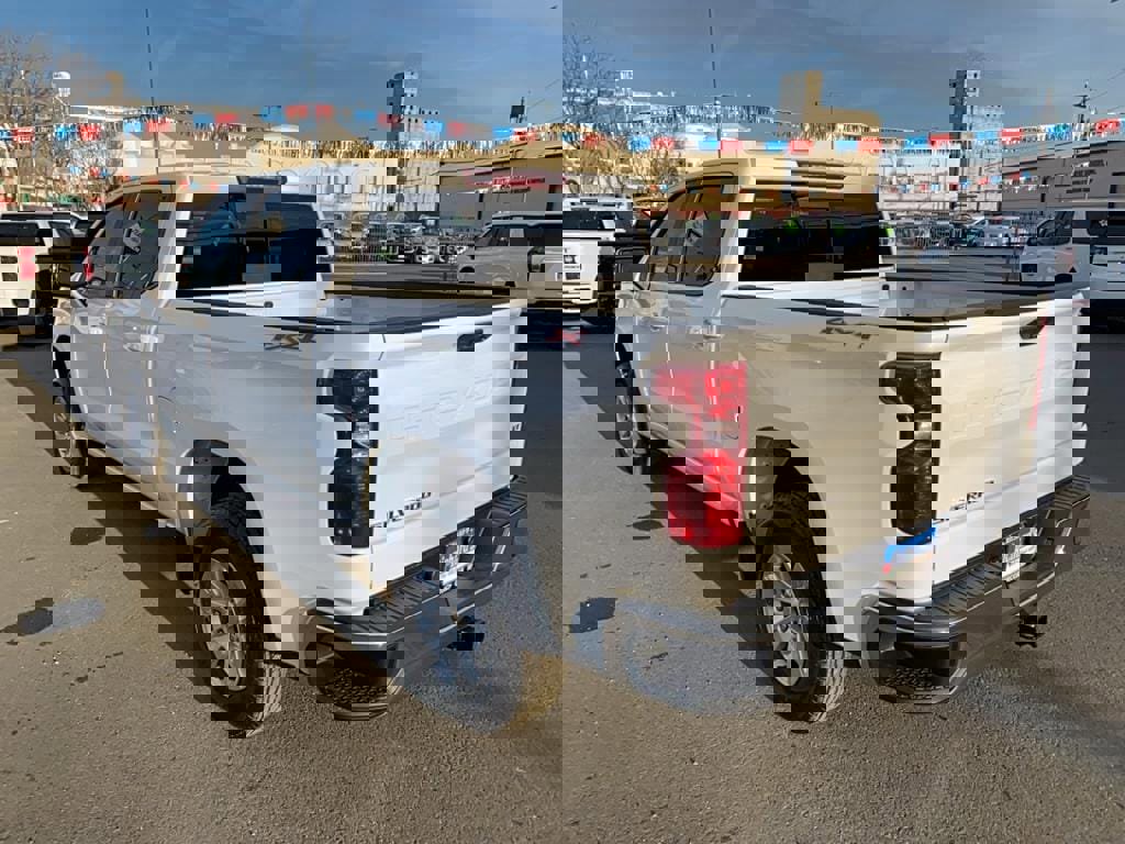 Used 2025 Chevrolet Silverado 1500 LT w/ Convenience Package II image 11