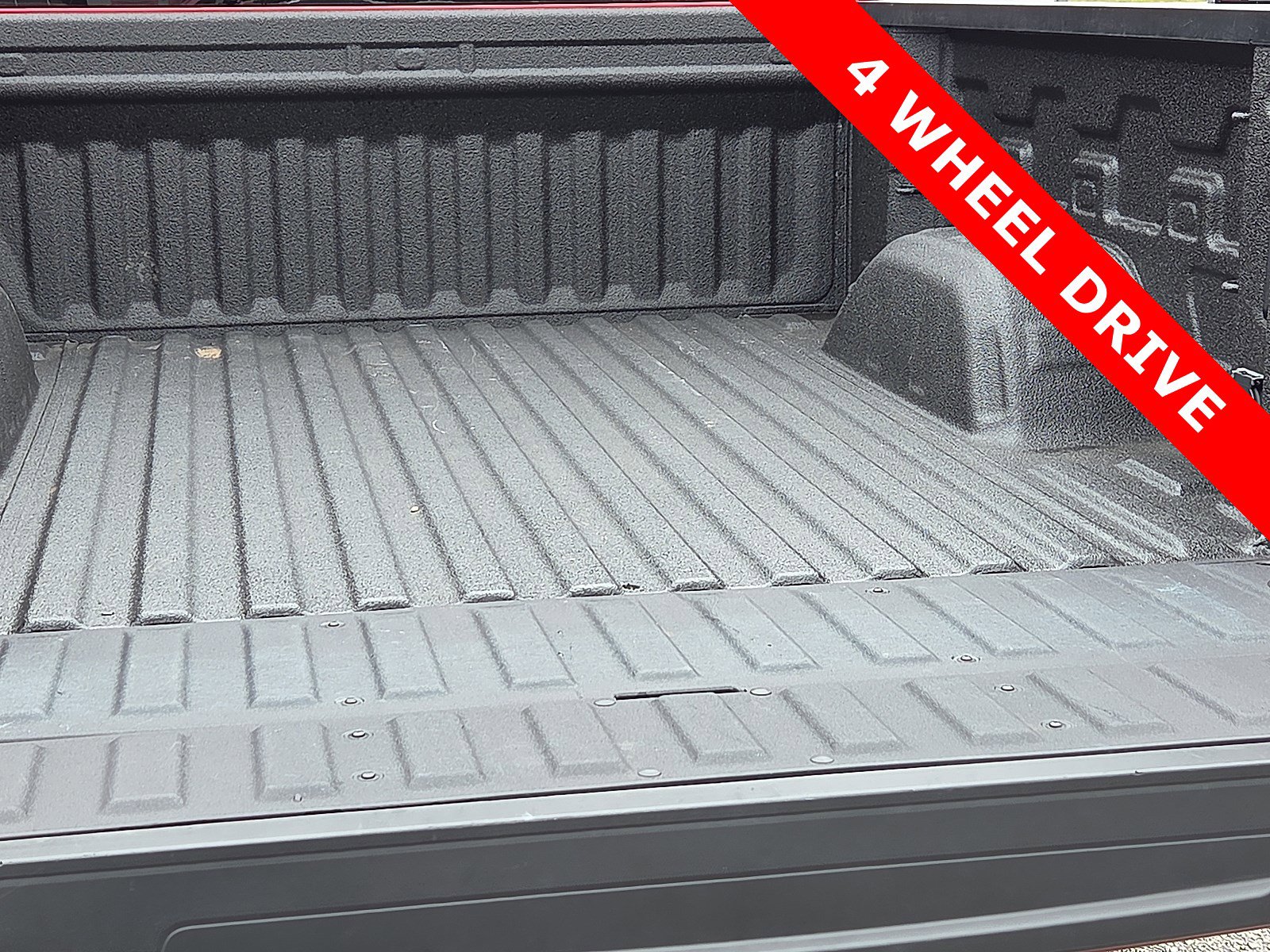 Used 2024 GMC Sierra 1500 SLT w/ SLT Convenience Package image 9