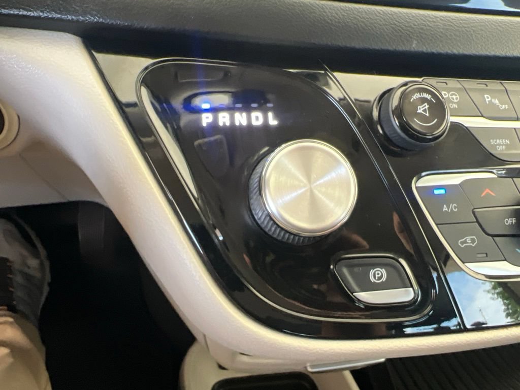 Used 2017 Chrysler Pacifica Touring-L Plus w/ Advanced Safetytec Group FWD image 50