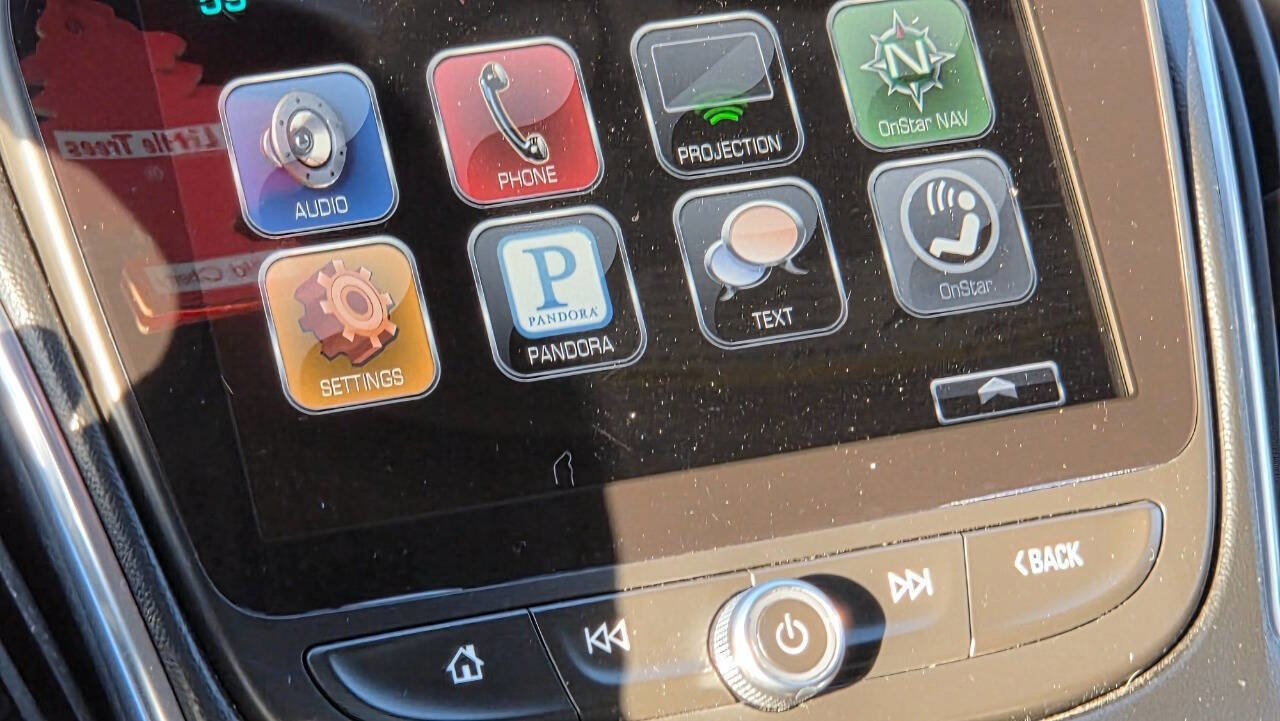 Used 2016 Chevrolet Malibu LT image 9