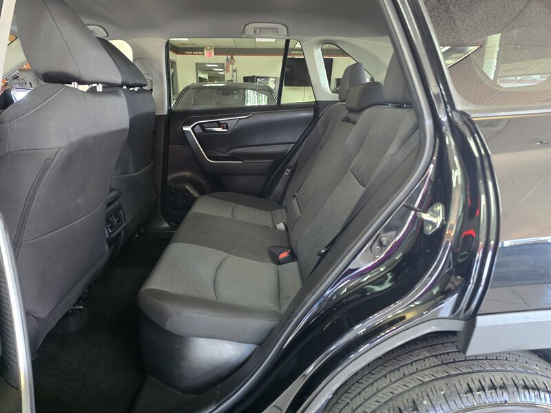 Used 2025 Toyota RAV4 XLE AWD/4WD image 11