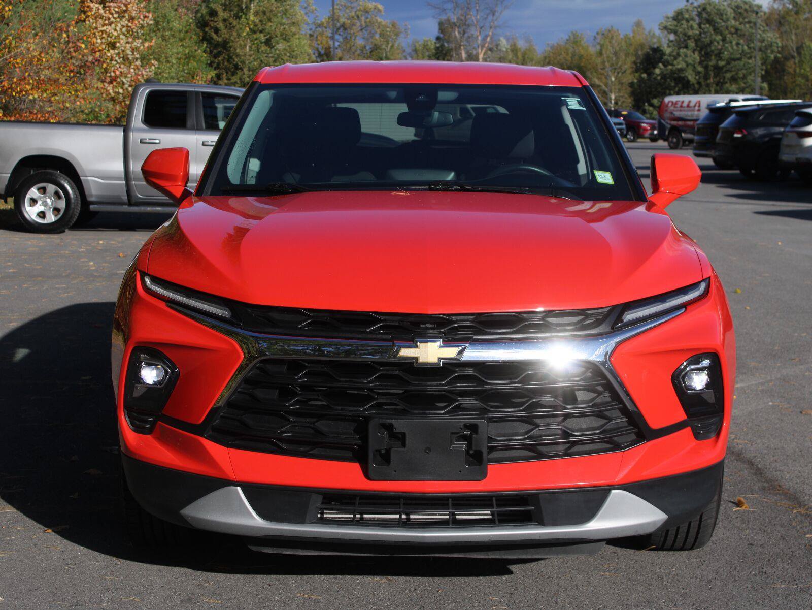 Used 2025 Chevrolet Blazer LT AWD/4WD image 2