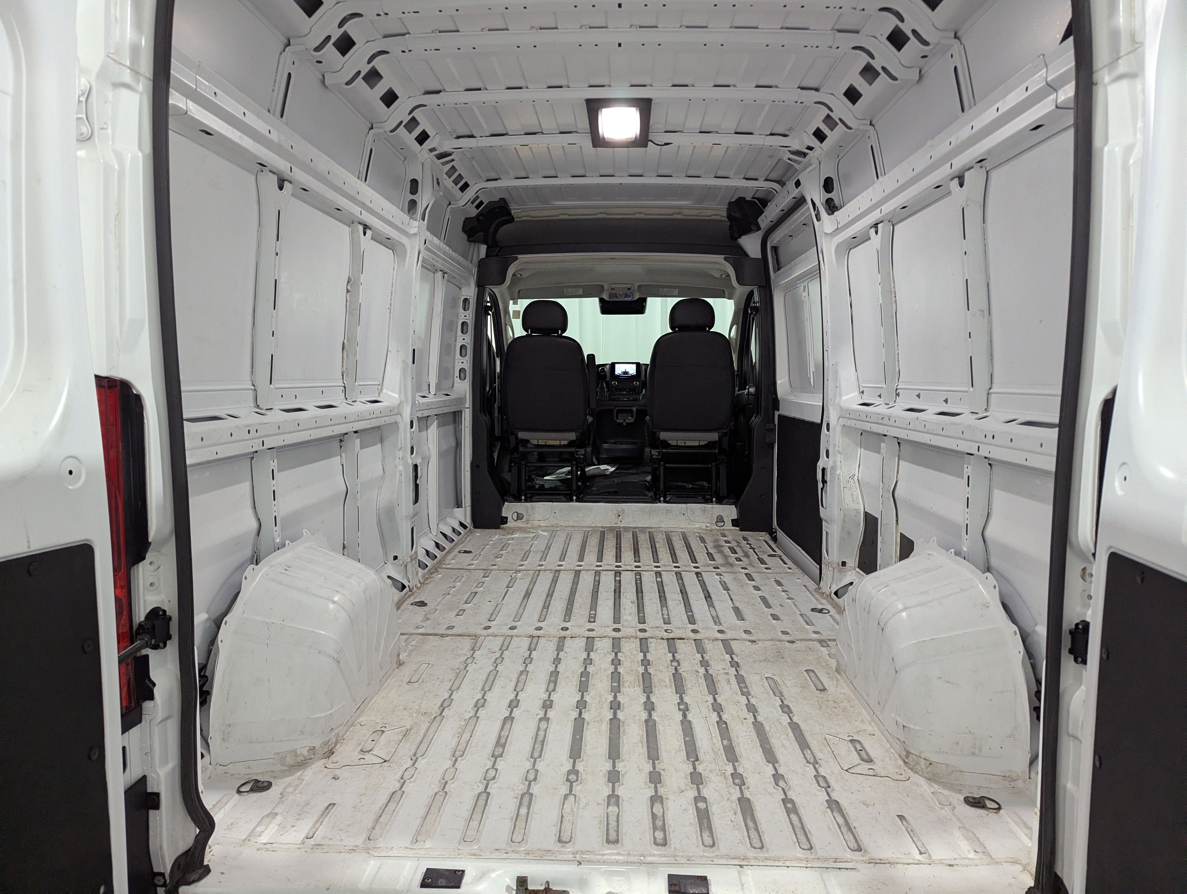 Used 2024 RAM ProMaster 2500 w/ Convenience Group FWD image 13
