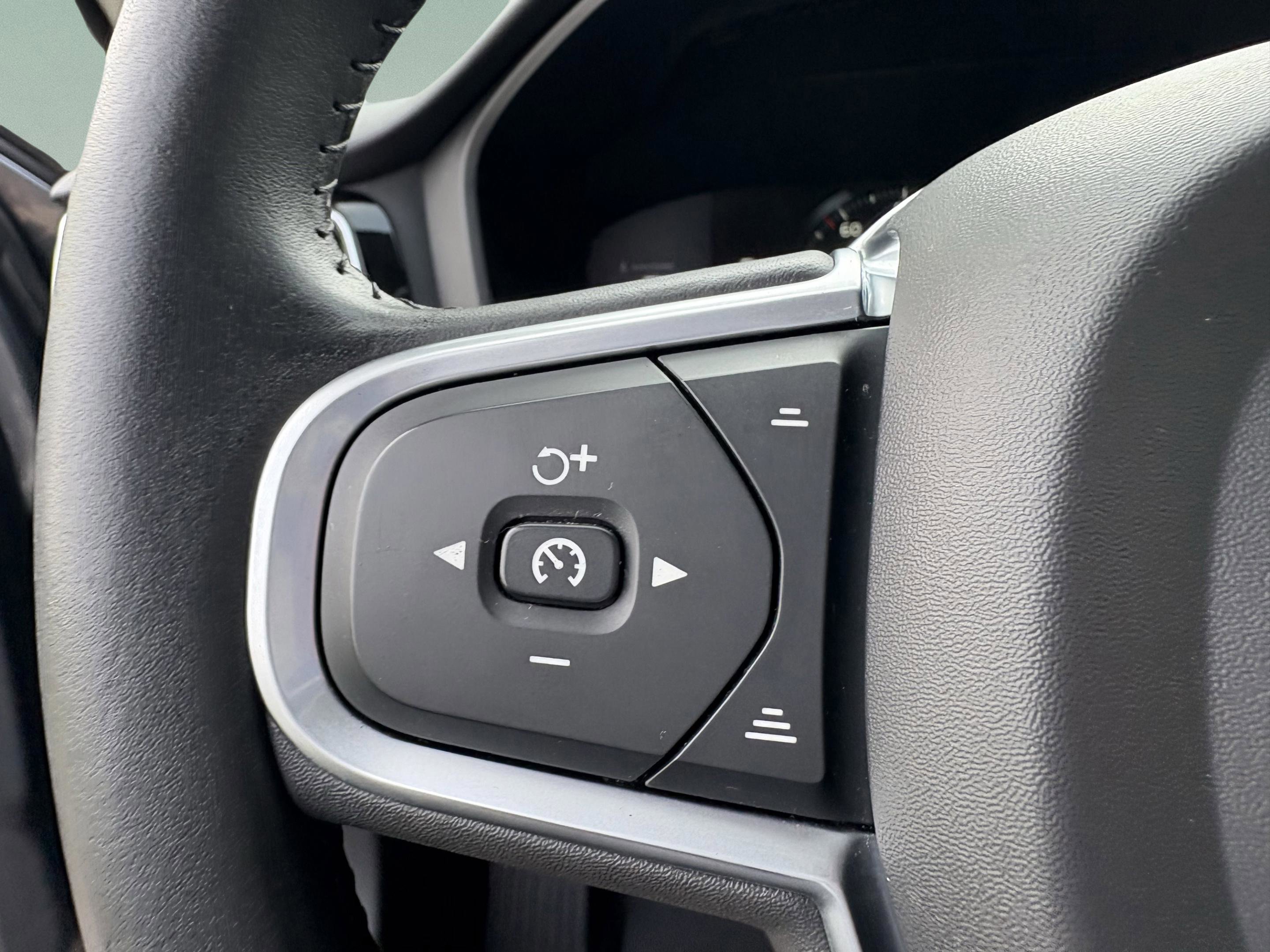 Used 2019 Volvo S60 T5 Momentum w/ Premium Package FWD image 18
