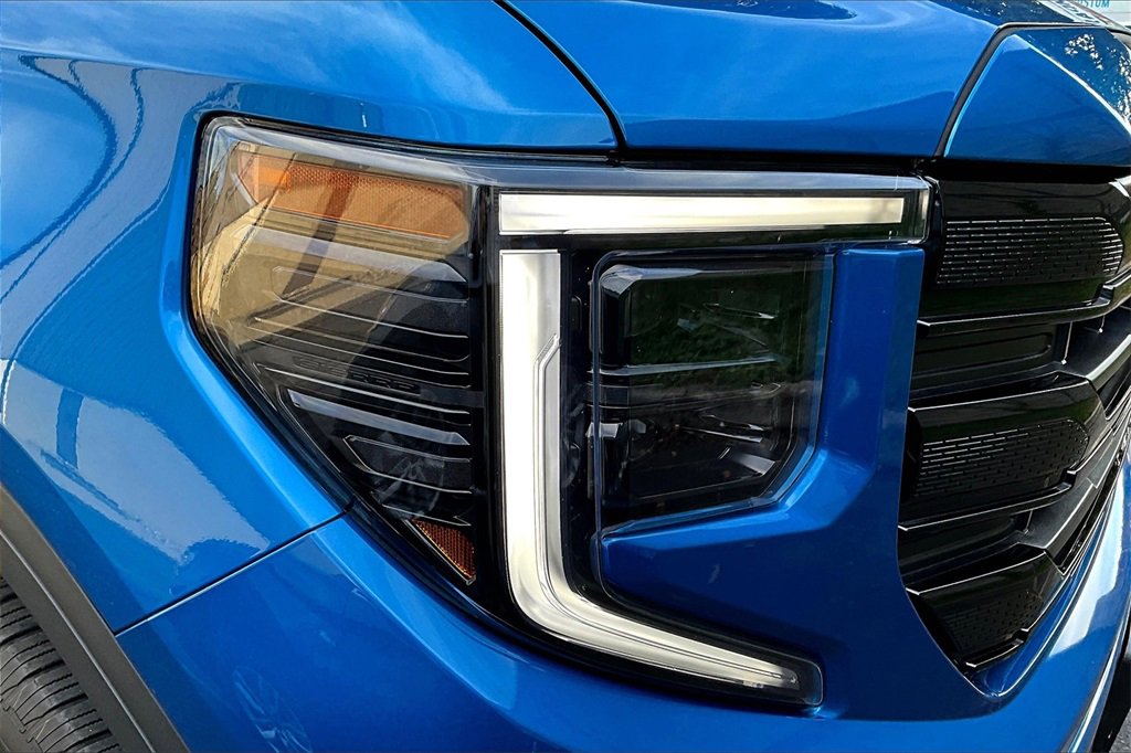 Used 2023 GMC Sierra 1500 Elevation image 28