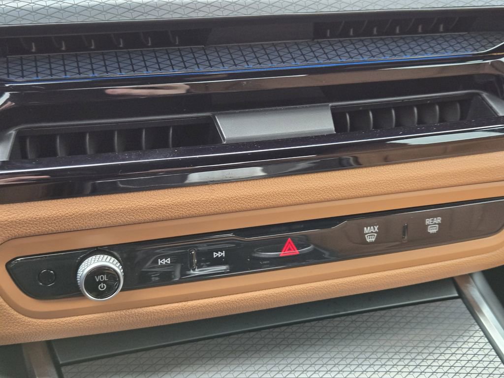 Certified 2025 BMW 330i xDrive 330i xDrive w/ Premium Package image 19