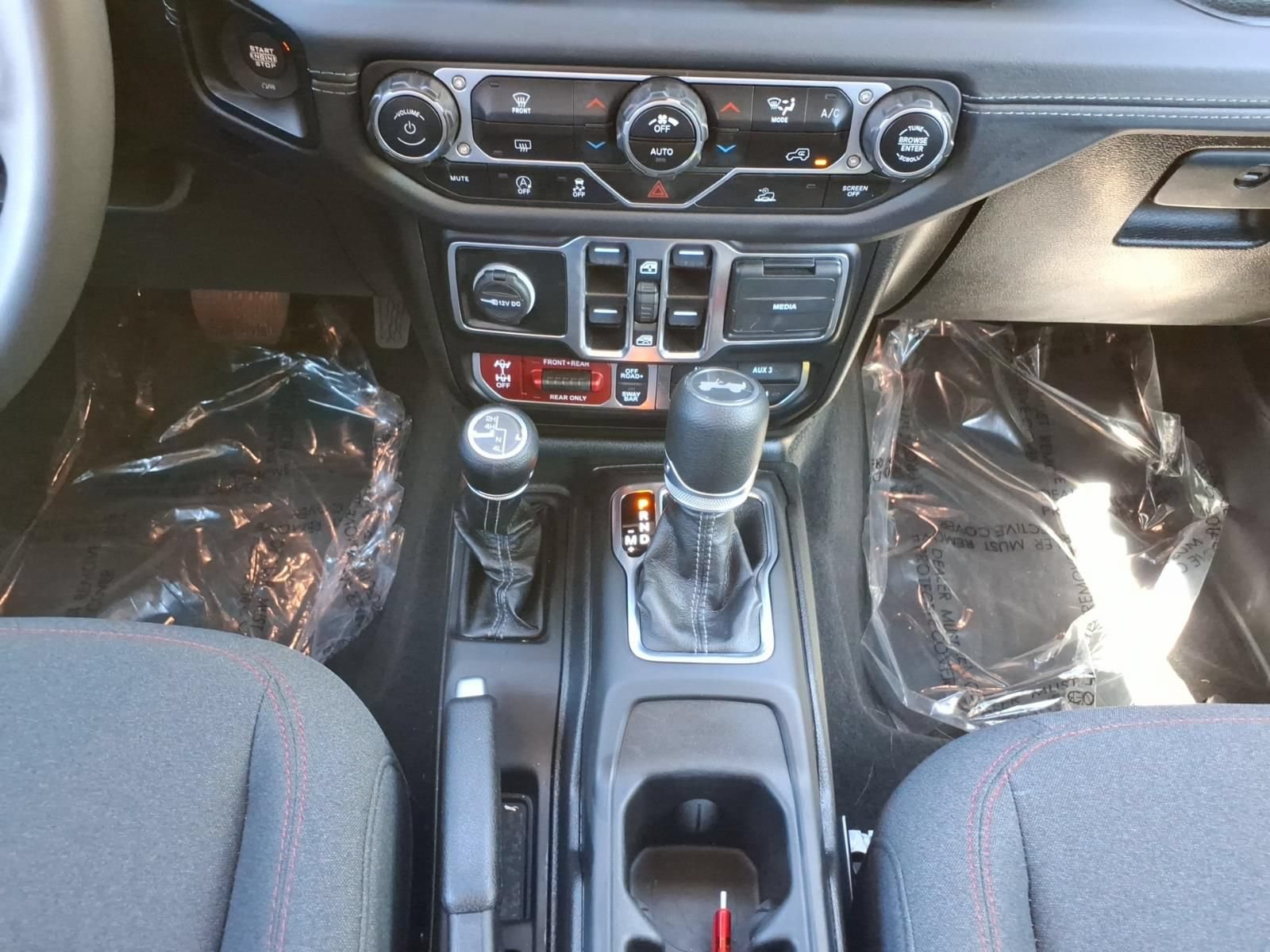 Used 2025 Jeep Wrangler Unlimited Rubicon AWD/4WD image 22