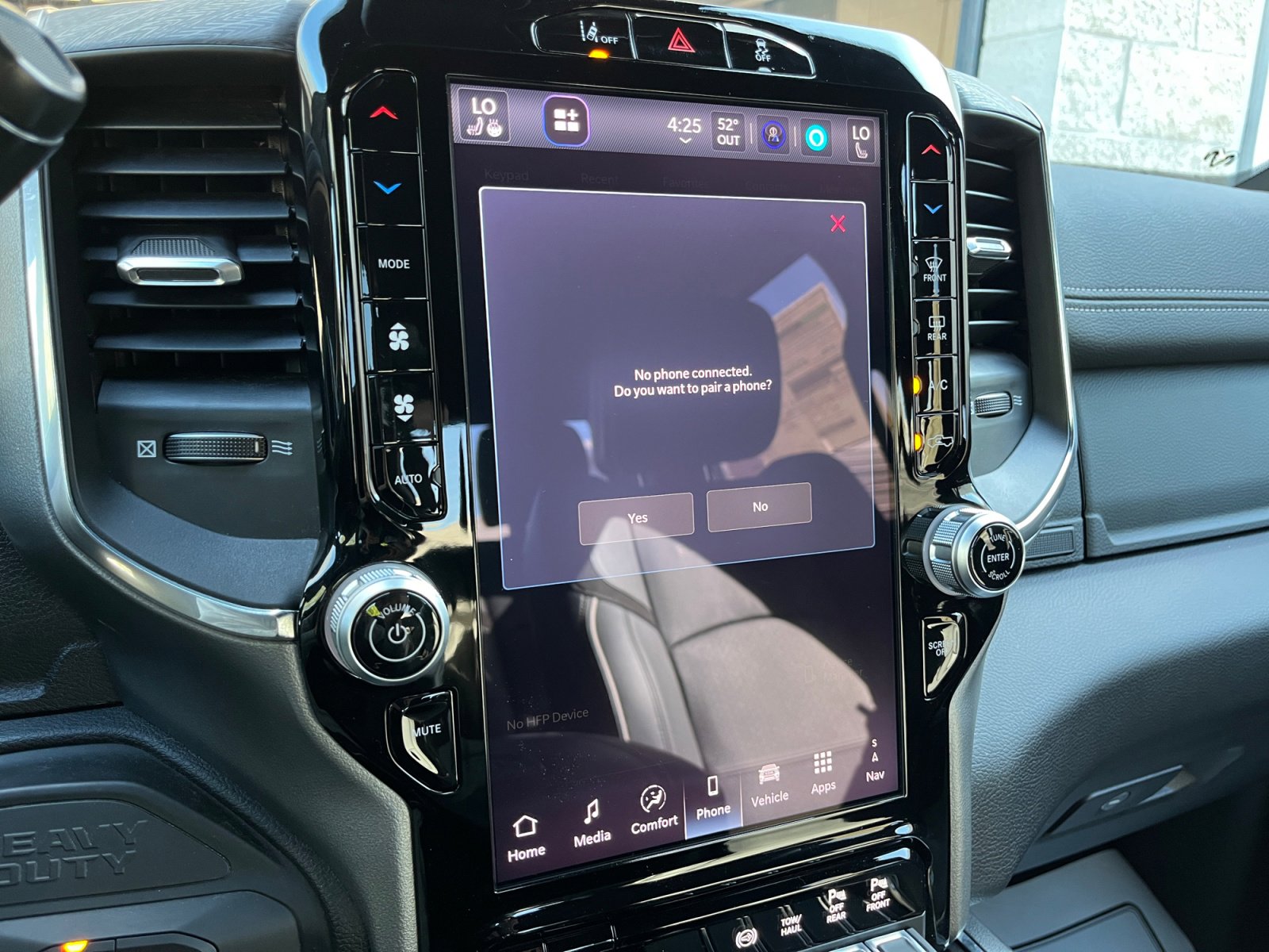 New 2025 RAM 2500 Laramie w/ Night Edition AWD/4WD image 21