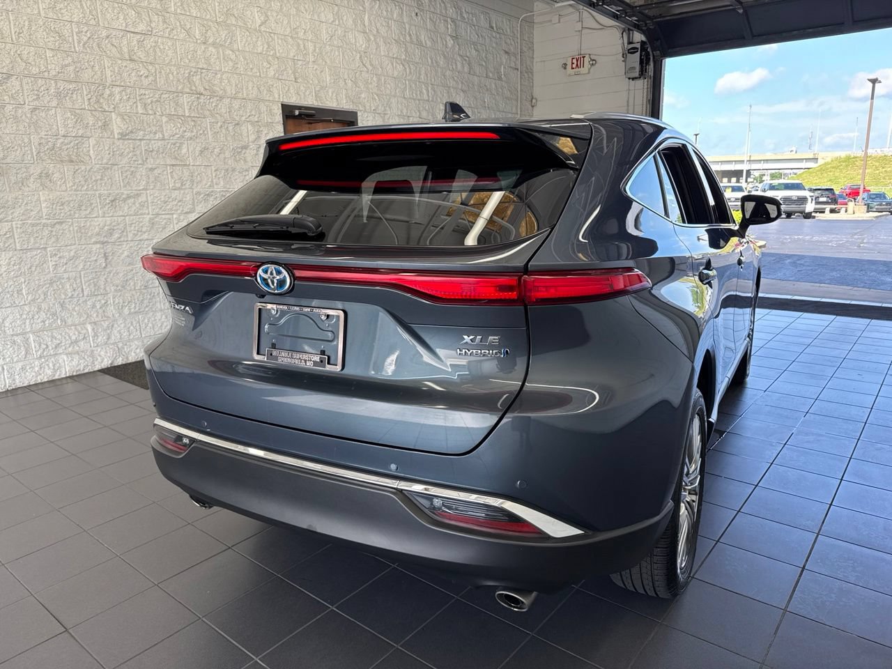 Used 2022 Toyota Venza XLE AWD/4WD image 7