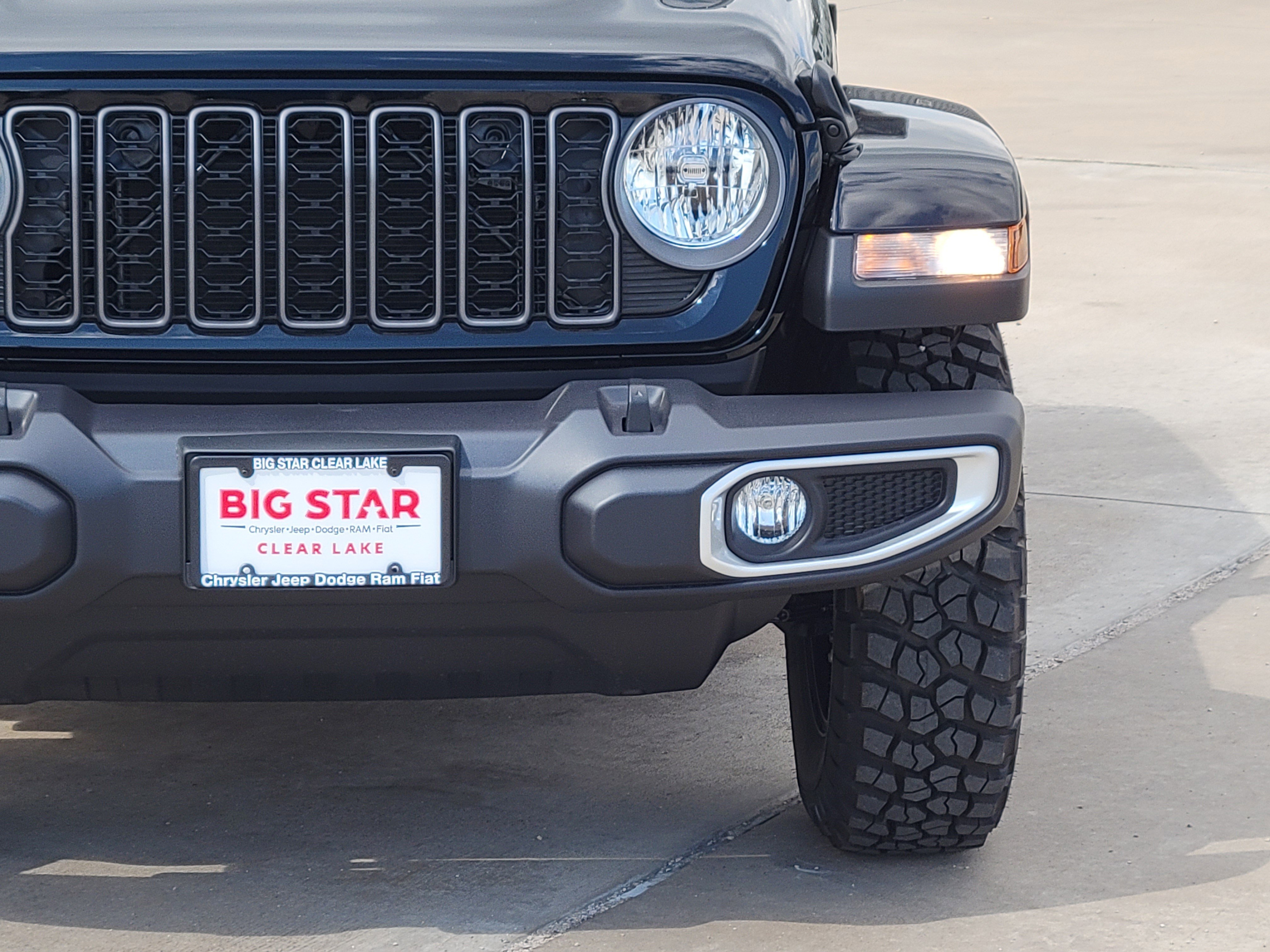 New 2025 Jeep Gladiator Sport AWD/4WD image 9