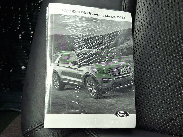 Used 2023 Ford Explorer Platinum w/ Technology Package AWD/4WD image 26