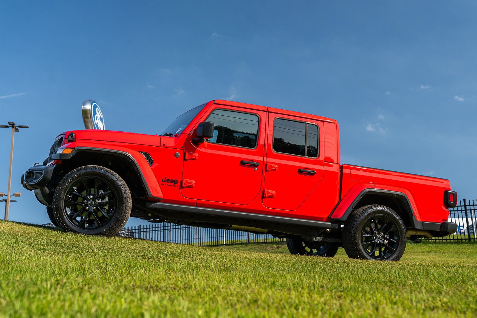 Used 2024 Jeep Gladiator Sport AWD/4WD image 34