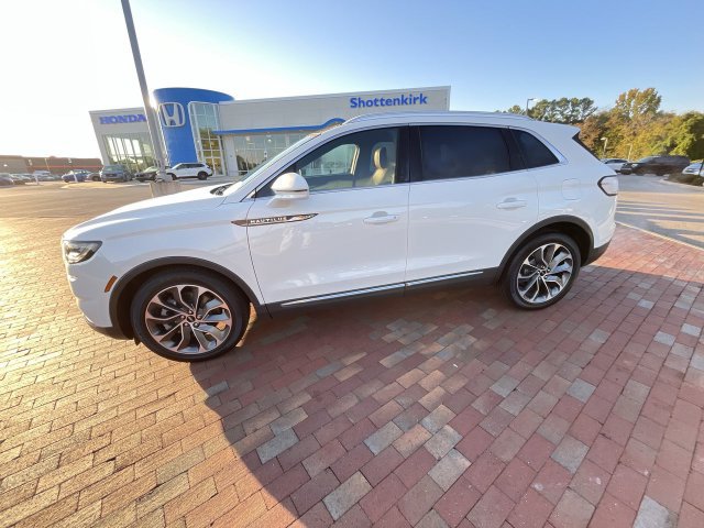 Used 2022 Lincoln Nautilus Reserve AWD/4WD image 28