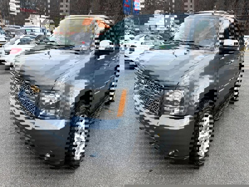 Used 2008 Chevrolet Tahoe LTZ w/ LTZ Preferred Equipment Group image 1