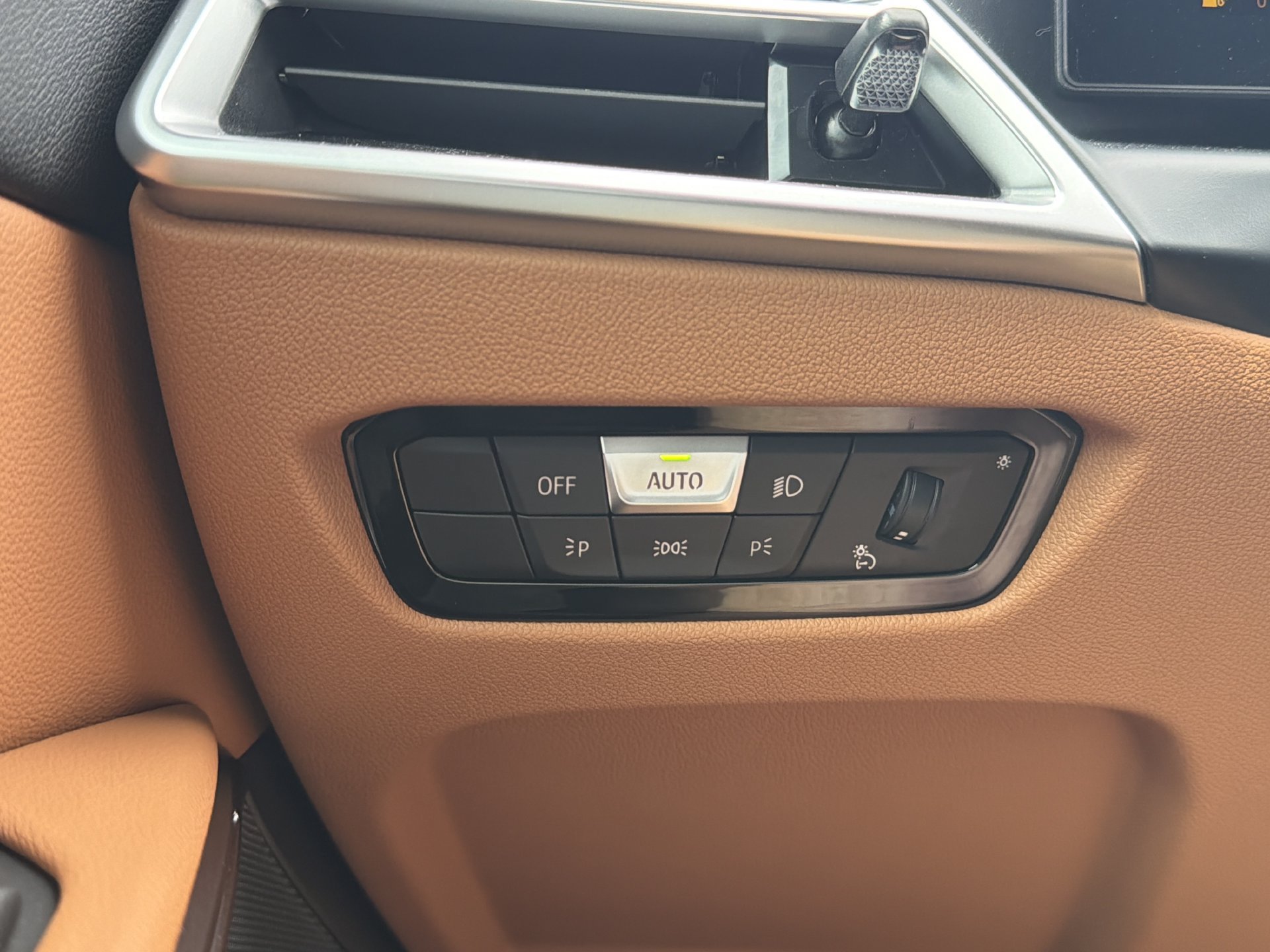 New 2026 BMW 330i Sedan w/ Convenience Package RWD image 30