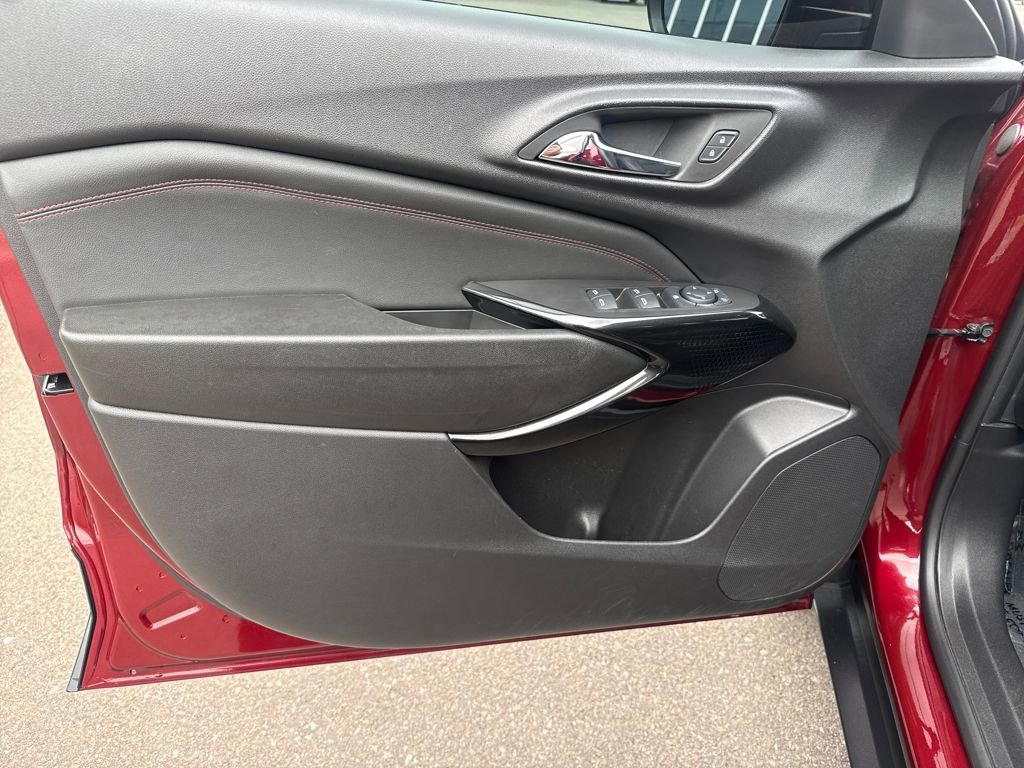 Used 2024 Chevrolet Trax RS w/ Sunroof Package image 10