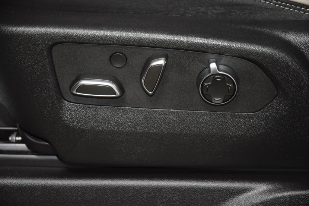 Used 2025 GMC Yukon XL Denali Ultimate w/ LPO, Floor Liner Package AWD/4WD image 42