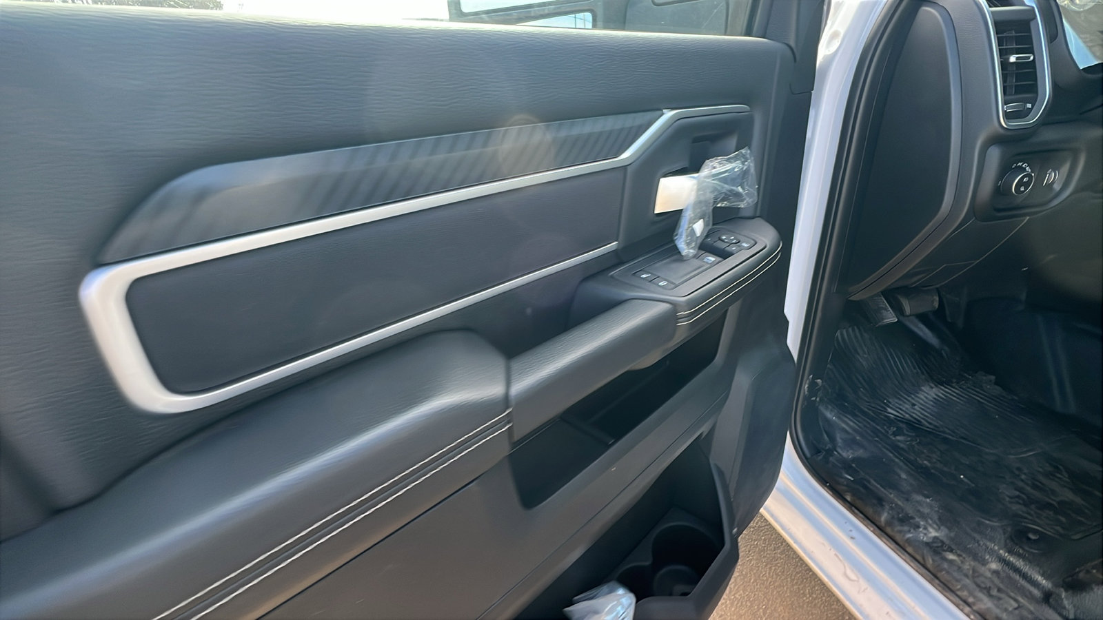 New 2025 RAM 5500 4x4 Regular Cab image 16