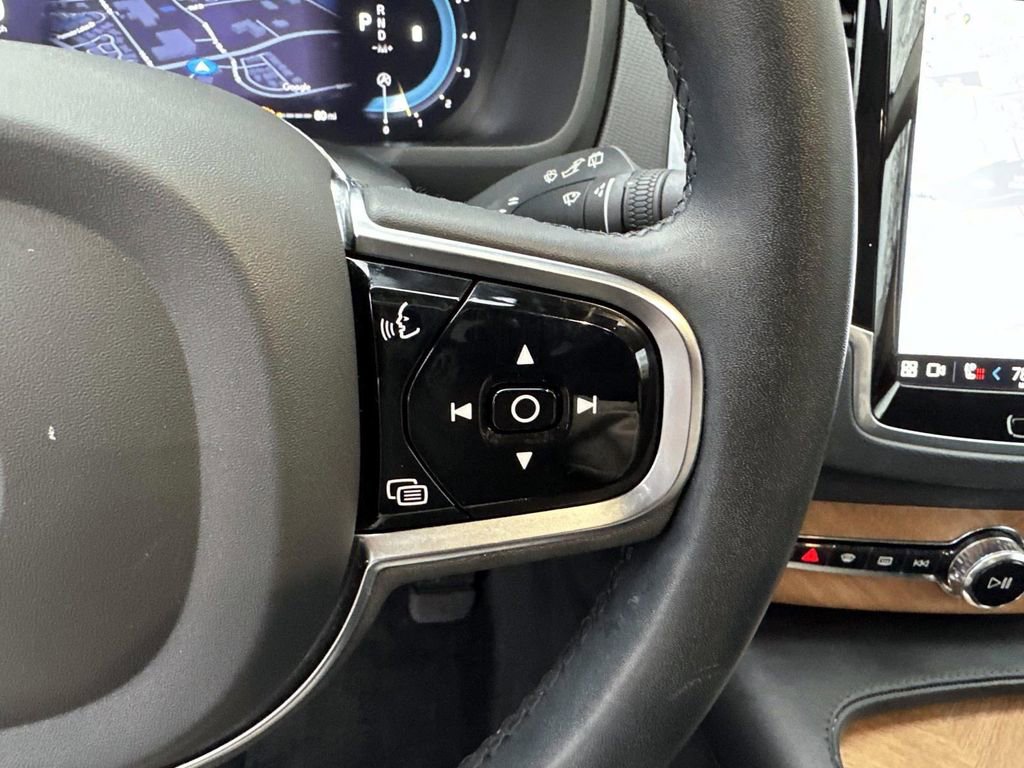 Used 2023 Volvo XC90 B6 Plus w/ Protection Package Premier image 18