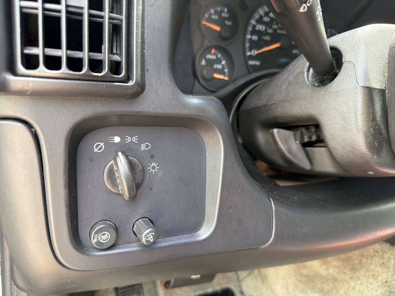 Used 2003 GMC Savana 1500 w/ Preferred Equipment Group 3 RWD image 57