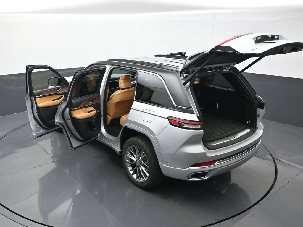 Used 2024 Jeep Grand Cherokee Summit w/ Luxury Tech Group V AWD/4WD image 28