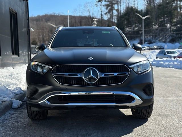 Used 2025 Mercedes-Benz GLC 300 4MATIC image 11