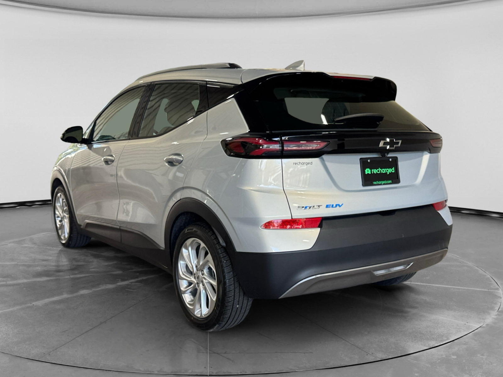 Used 2023 Chevrolet Bolt EUV LT FWD image 2