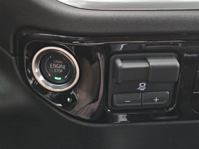 Used 2025 Chevrolet Silverado 1500 LTZ image 18