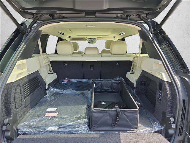 New 2025 Land Rover Range Rover Long Wheelbase SE image 12