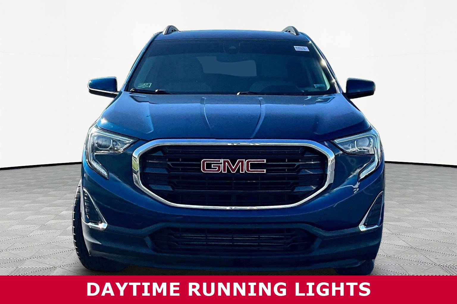 Used 2021 GMC Terrain SLE w/ Driver Convenience Package image 2