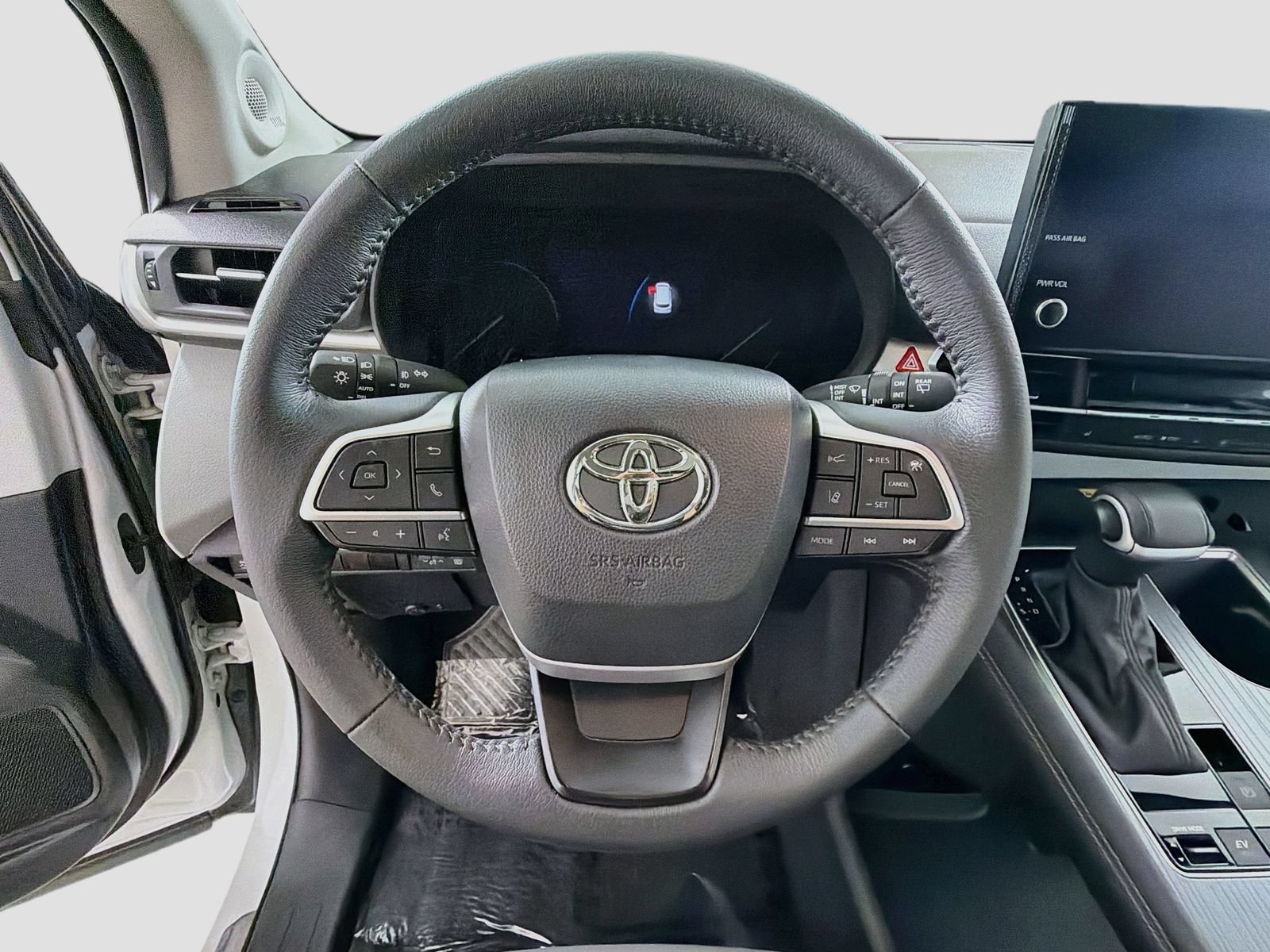 Used 2025 Toyota Sienna XLE w/ XLE Plus Package FWD image 11