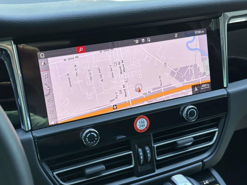 Certified 2026 Porsche Macan AWD/4WD image 26
