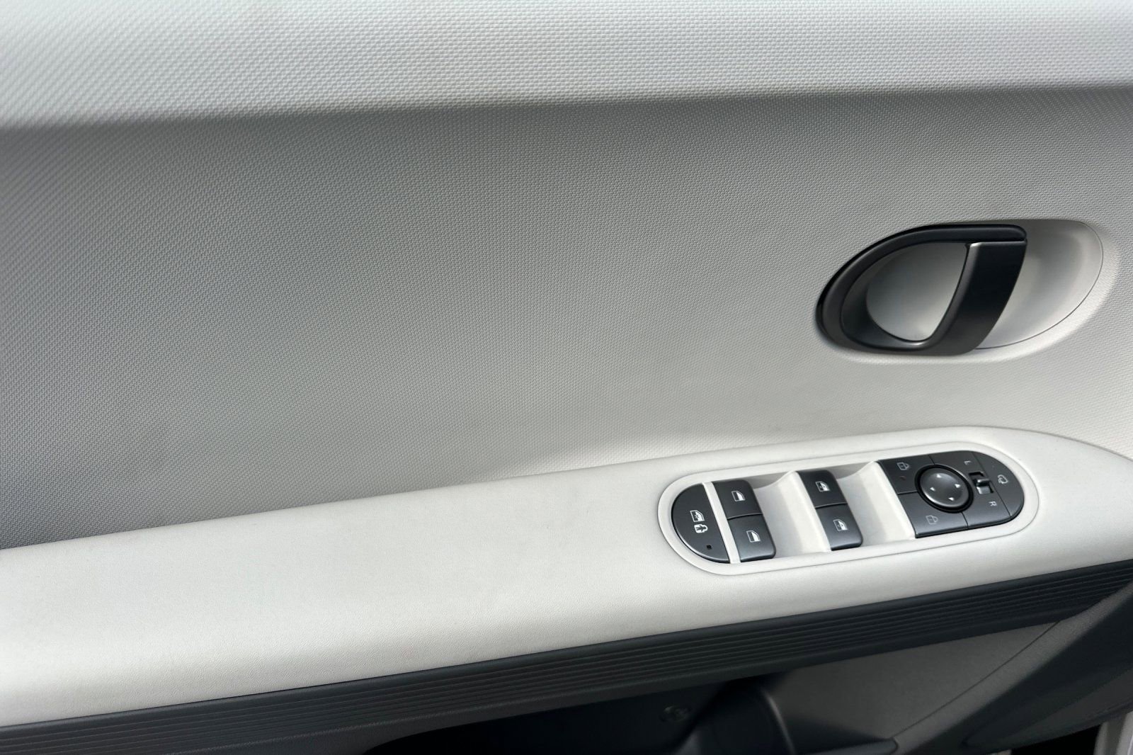 Used 2025 Hyundai Ioniq 5 SEL image 12