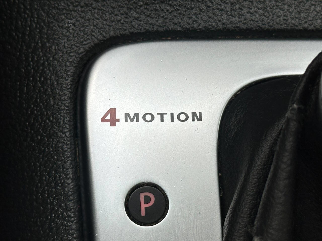 Used 2011 Volkswagen Tiguan SE image 37