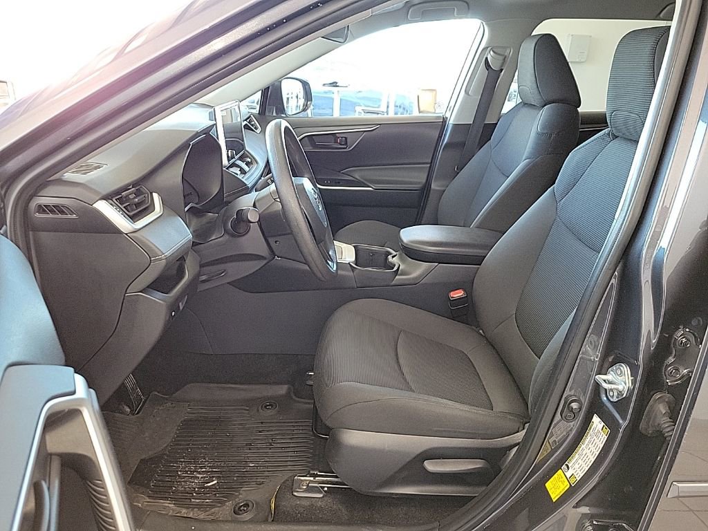 Used 2024 Toyota RAV4 LE AWD/4WD image 8