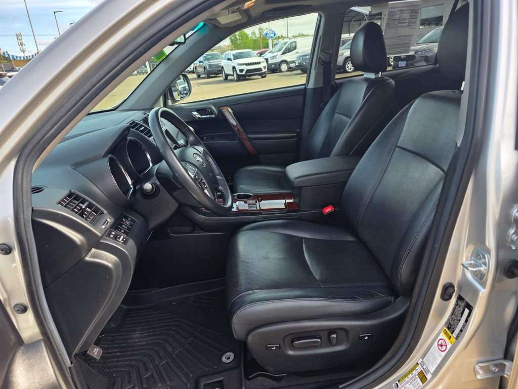 Used 2012 Toyota Highlander Limited w/ Tow Pkg image 4