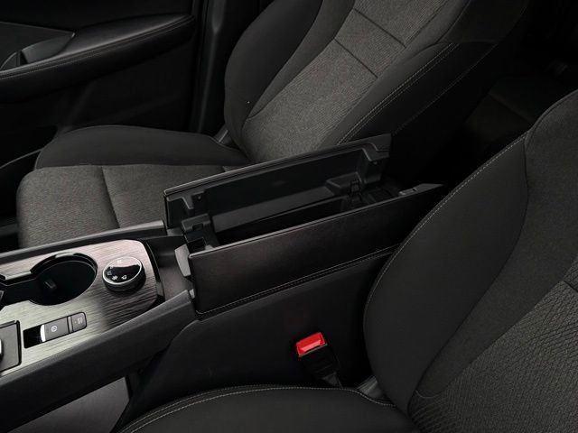 Used 2024 Nissan Rogue SV image 28