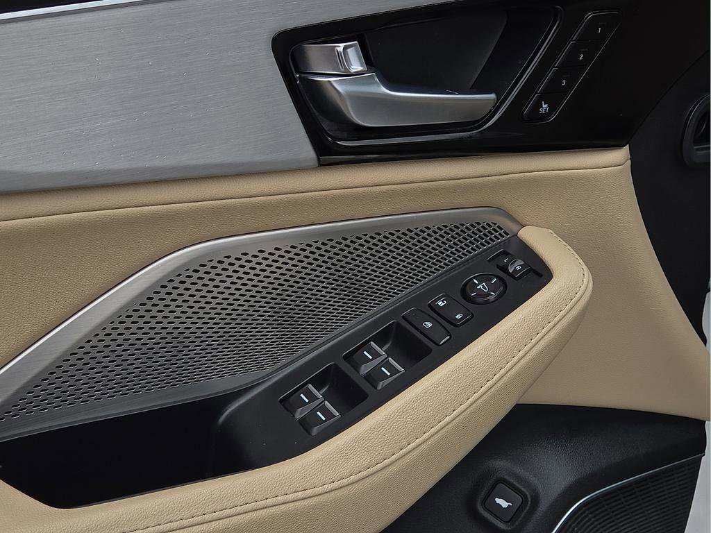 Used 2023 Acura MDX SH-AWD image 14