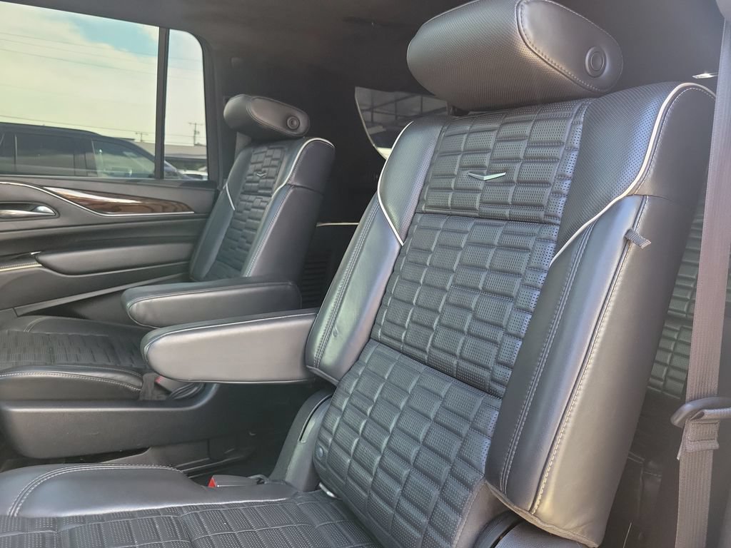 Used 2021 Cadillac Escalade ESV Sport Platinum w/ Heavy-Duty Trailer Package AWD/4WD image 12