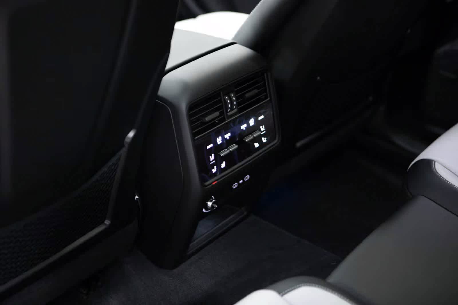 Certified 2026 Porsche Cayenne Coupe AWD/4WD image 36