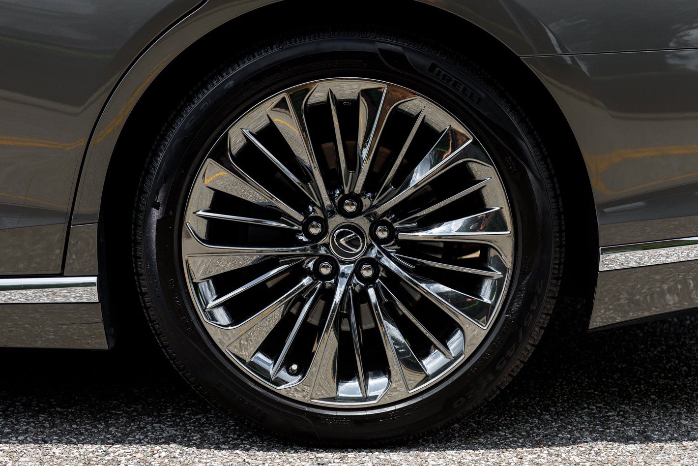 Used 2020 Lexus LS 500 w/ Interior Upgrade Package RWD image 23