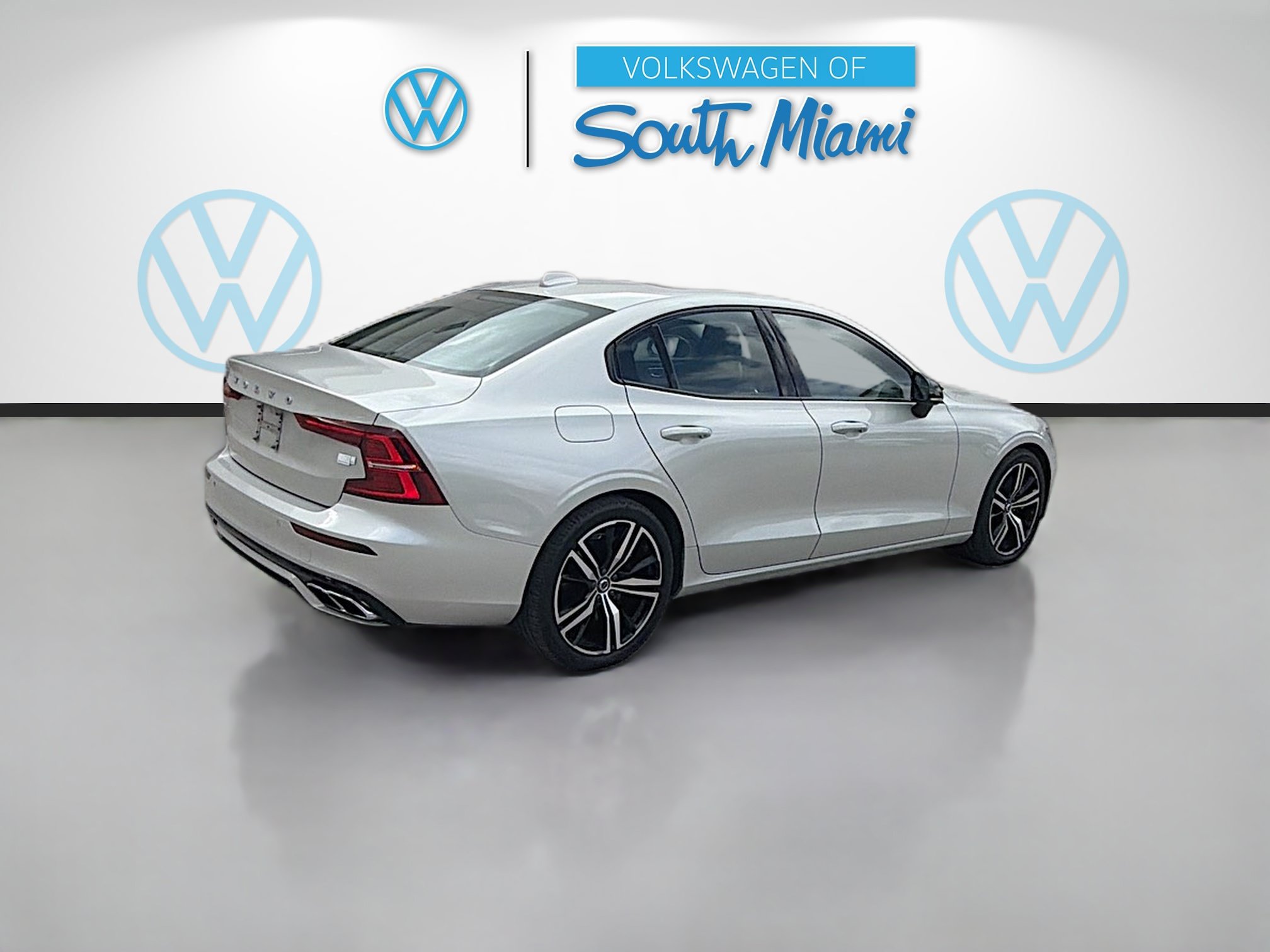 Used 2022 Volvo S60 T8 R-Design Expression w/ Advanced Package AWD/4WD image 7