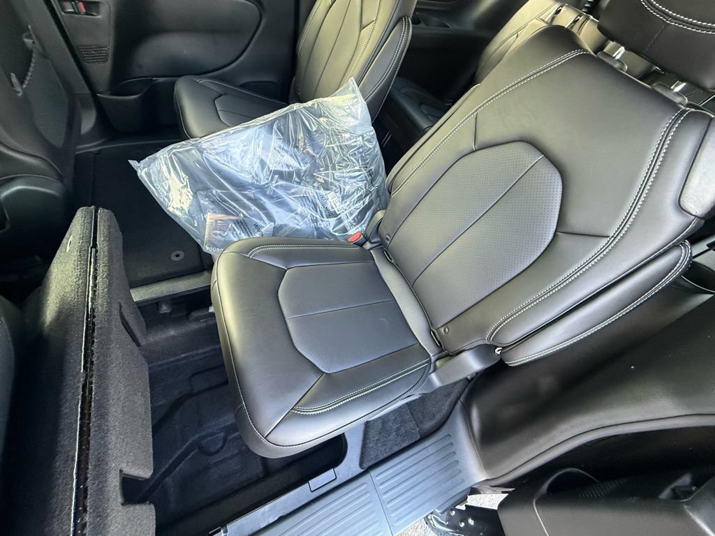 New 2026 Chrysler Pacifica Select FWD image 53