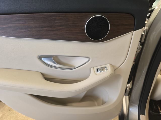 Used 2020 Mercedes-Benz GLC 300 image 15