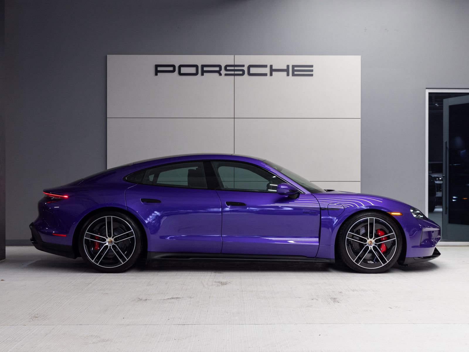 Certified 2025 Porsche Taycan GTS AWD/4WD image 8